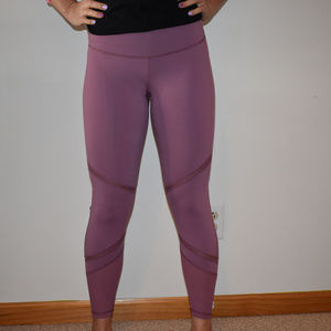 Athletic leggings with mesh detail